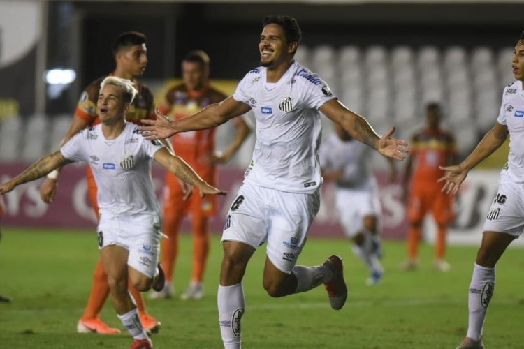 https://radiofm97.com.br/uploads/news/Libertadores: Santos vence e mantém liderança no grupo