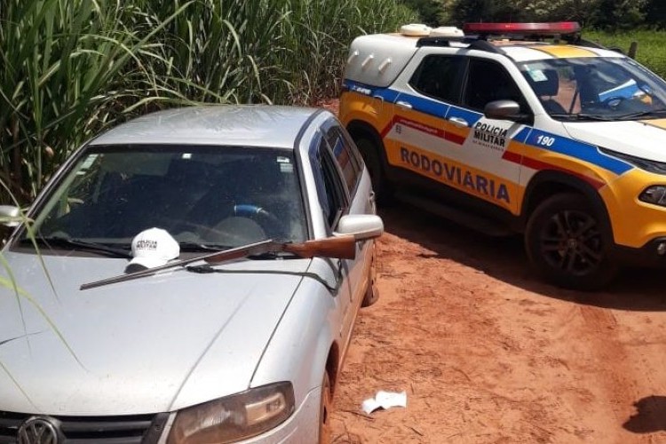 Caçadores abandonam veículo e arma de fogo após chegada da equipe policial em Limeira do Oeste