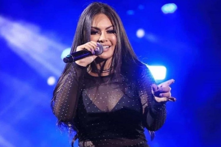 Calcinha Preta suspende shows após cantora Paulinha Abelha entrar em coma