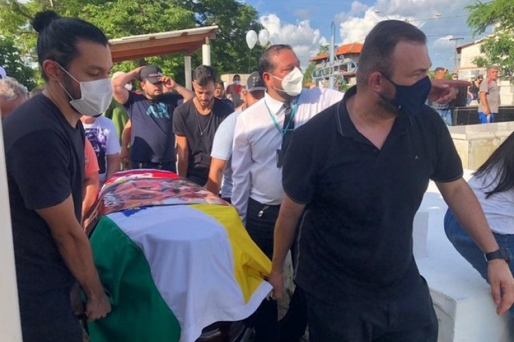 https://radiofm97.com.br/uploads/news/Corpo do cantor sertanejo Maurílio é sepultado em Imperatriz, no Maranhão