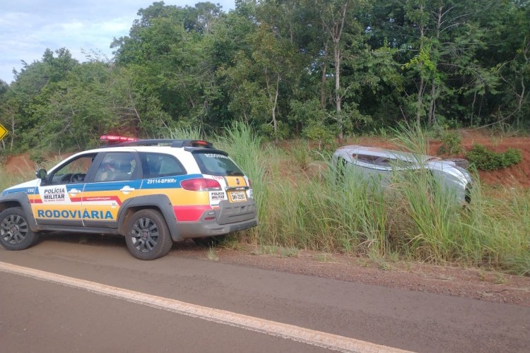 https://radiofm97.com.br/uploads/news/Casal fica ferido após capotar veículo na MGC 497 entre Campina Verde e Iturama