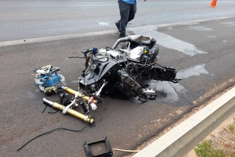 Acidente entre carro e motocicleta deixa homem morto em rodovia de Palmares Paulista