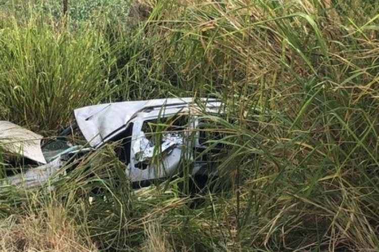 Veículo com 7 pessoas capota na BR-050 em Uberaba e deixa ao menos um morto