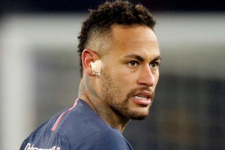 Neymar terá que pedir desculpas para voltar ao Barcelona, diz Messi