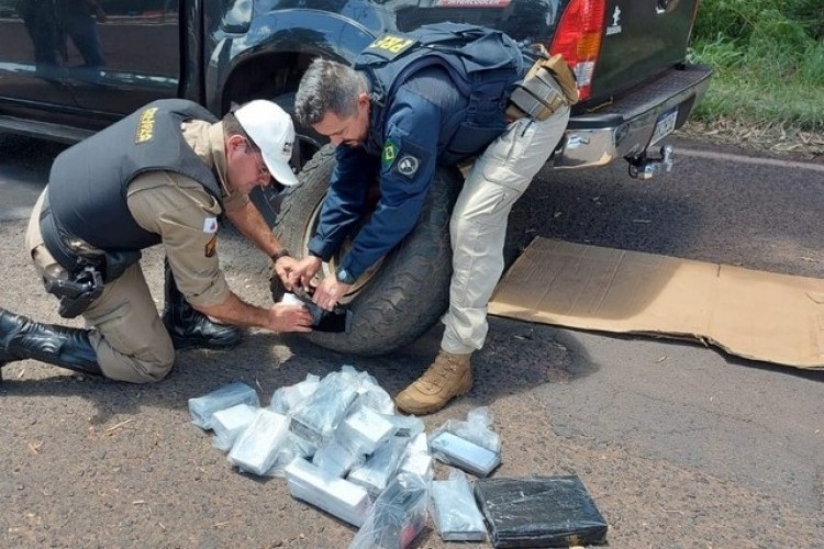 Caminhonetes com produtos do Paraguai e sem nota fiscal são apreendidas na MGC-497 em Uberlândia; quatro são detidos
