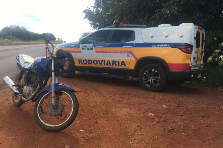 Itapagipe: Rapaz em moto com chassi raspado tenta fugir de abordagem na MG-255
