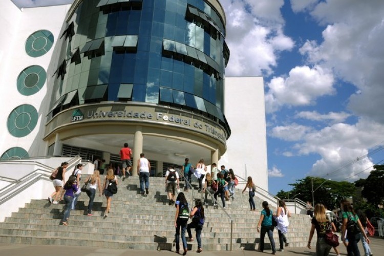 Covid-19: UFTM retoma 100% das atividades acadêmicas e administrativas presenciais em Uberaba e Iturama