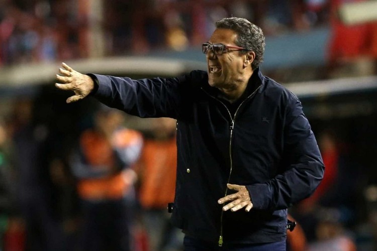 https://radiofm97.com.br/uploads/news/Luxemburgo reestreia no Palmeiras com teste na zaga e observação