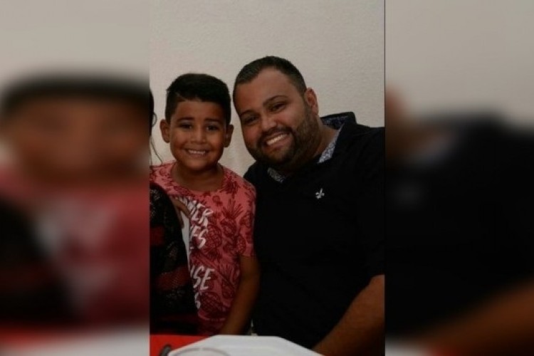 Pai e filho morrem após batida de moto em árvore em propriedade rural de Icém