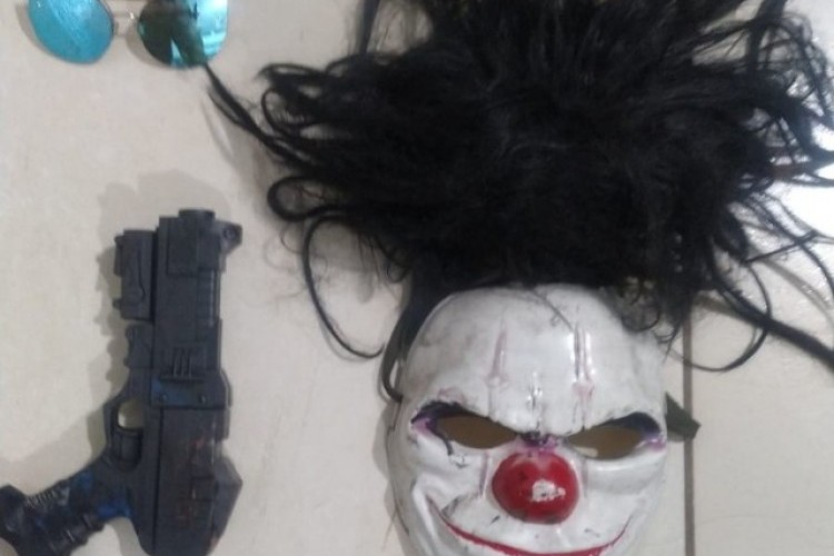Polícia atira e mata indivíduo que brincava de assalto com máscara de palhaço e réplica de arma em Uberlândia