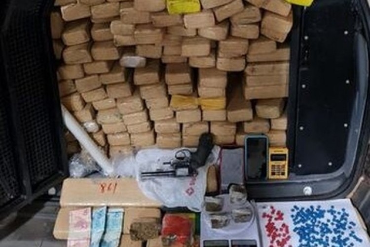 https://radiofm97.com.br/uploads/news/Dois são presos com mais de 200 comprimidos de ecstasy e 180 tabletes de maconha em Uberaba
