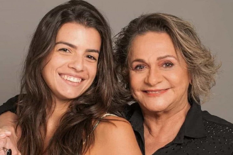 https://radiofm97.com.br/uploads/news/Fafy Siqueira revela namoro com cantora 35 anos mais jovem