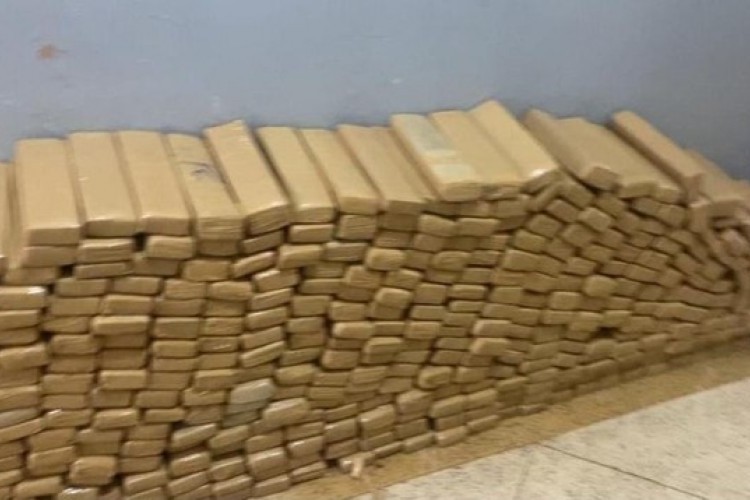 https://radiofm97.com.br/uploads/news/Polícia recebe denúncia e encontra mais de 300 tabletes de maconha em residência de Mirassol - SP